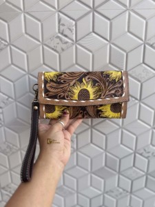 Nuevo Bolso de Mano con Grabado Artesanal, Elegante Bolso de Cuero con Diseño de Girasol, Bolso de Cuero Occidental Multiusos - Product Image 1