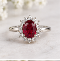 Natürlicher Ovaler Rubin-Verlobungsring mit Silberbeschichtung Vintage-Inspiriertes Design Funkelnder Roter Edelstein für Damen