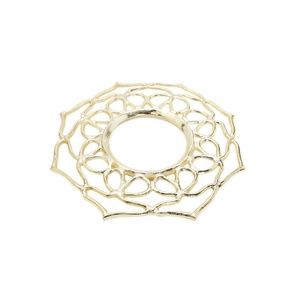 Assiette de service en métal poli écologique, finition argentée, diamètre 7 pouces, design élégant et luxueux de style américain à prix abordable - Product Image 4