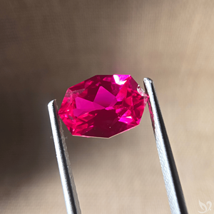 Rubis de laboratoire de 1,49 carat, taille octogonale, rouge vif, pierre précieuse non montée pour bague, pendentif et bijoux fins - Product Image 1