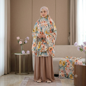 Vestido de Oración Musulmán de Lujo con Estampado Floral en Acuarela, Suave Rayón Premium, Conjunto Mukena con Ribete de Encaje y Bolsa con Cordón a Juego - Product Image 1