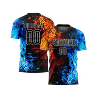 Camiseta de Fútbol Sublimada Personalizada, Diseño de Llama Azul y Negra, Cuello Redondo, Manga Corta, Absorbe la Humedad, Nombre del Equipo Impreso, para Hombre Adulto
