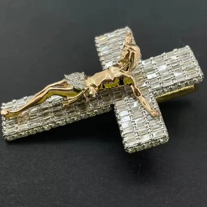 Pendentif croix en argent 925 plaqué or jaune avec pierre moissanite taille baguette, pendentif religieux, bijoux chrétiens - Product Image 4