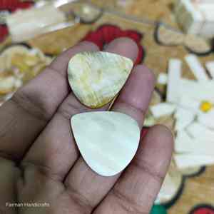 Plectre de guitare élégant fait main en corne naturelle, plectre en corne d'ox de qualité supérieure pour musiciens à prix avantageux - Product Image 2