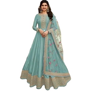 Salwar avec stole en soie banarasi et viscose, imprimé numérique, manches 3/4, design tendance, pour les actrices les plus belles - Product Image 1