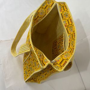 Bolso Tote con Cadena y Estampado Floral Amarillo Pintado a Mano, con Cierre de Cremallera, Estilo Bohemio, para Uso Diario, Todas las Temporadas - Product Image 1