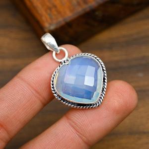 Colgante de ópalo lechoso en plata de ley 925, hecho a mano, diseño moderno, colgante de plata, joyería natural, regalo para San Valentín - Product Image 1