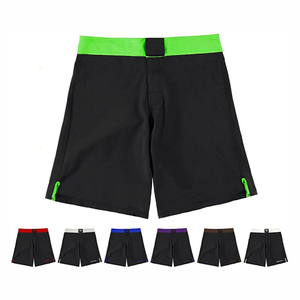 Short de combat MMA en polyester 100% personnalisable, couleur unie, unisexe, pour la salle de sport, avec logo personnalisé, impression par sublimation, service OEM disponible. - Product Image 2