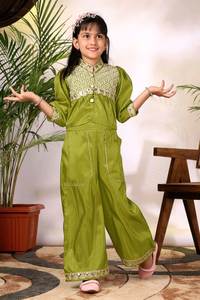 Conjunto de Top Bordado Étnico Verde de Moda con Pantalones Palazzo para Niñas – Ropa de Fiesta con Lentejuelas - Product Image 3