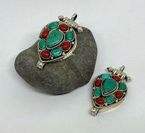 จี้ห้อยคอแบบโบราณชุบเงินธิเบตประดับเทอร์ควอยซ์ลายทางศาสนาแบบใหม่ - Product Image 4