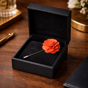 Épinglette en émail durable pour homme avec motif floral |   Boutonnière en métal faite à la main pour le marié et les événements formels - Product Image 3