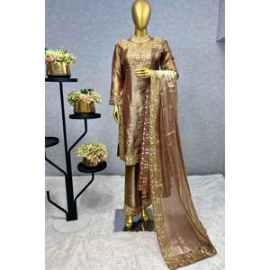 Ensemble haut et bas en soie brodée avec sequins, avec dupatta et chikku - Product Image 2