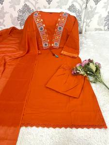 Ensemble Kurtis en coton pur avec broderie, pantalon et dupatta, tendance, disponible à prix abordable. - Product Image 6