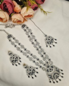 Ensemble de bijoux élégant plaqué rhodium avec zircone cubique, collier long multicouche, boucles d'oreilles assorties, ensemble de soirée Mangtika, vente en gros - Product Image 4