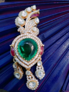 Broche en forme de kalangi avec pierre doublette verte pour cadeau de mariage pour homme, cadeau pour le marié, accessoires Dulha, métal argent 925 - Product Image 1