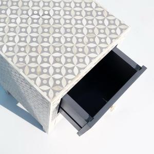 Mesa de Cajones con Incrustaciones de Hueso de ILAHI, Diseño Moderno con Detalles de Ágata, Almacenamiento de Tres Niveles, Mueble Portátil para el Hogar - Product Image 1