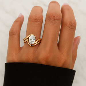 Anillo de Compromiso con Diamante de Corte Ovalado, Oro Amarillo, Engaste de Garras, Estilo Romántico, Joyería Fina para Mujer - Product Image 3