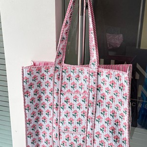Sac fourre-tout matelassé en coton à imprimé floral, doublure en toile écologique, sac de shopping et de voyage tendance - Product Image 4
