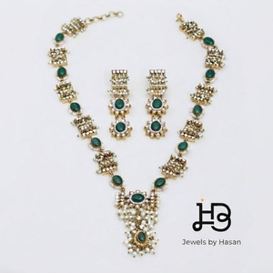 Ensemble de colliers en pierre vert menthe plaqué or antique en gros, ensemble de bijoux de mariée Kundan indiens personnalisés, fournisseur d'usine - Product Image 5
