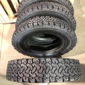 Neumáticos de Alto Rendimiento para Camiones, Diseñados para Vehículos Pesados, con Agarre Superior en la Carretera, Mayor Vida Útil y Conducción Confiable - Product Image 3