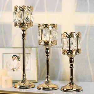 Support de bougie en aluminium fait à la main pour la décoration de Noël à la maison avec plusieurs têtes - Product Image 1