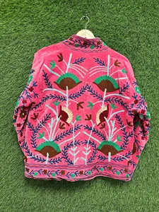 Chaqueta de Terciopelo con Bordado Floral Suzani Bohemio, Chaqueta Vintage Hecha a Mano para Mujer con Cuello Alto - Product Image 2