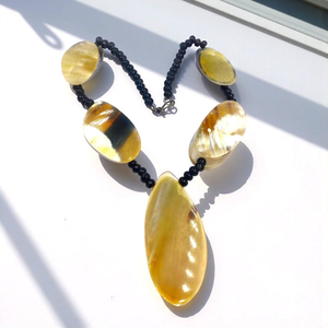 Collar de Moda de Cuerno de Búfalo Natural para Mujer, Ideal para Bodas, Fiestas y Aniversarios, Agrega un Toque Salvaje a tu Compromiso - Product Image 5