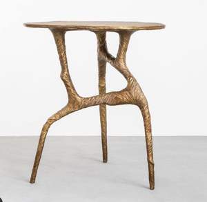 Table d'appoint en métal inspirée des bijoux, apportant une touche glamour à la chambre, au salon et à l'entrée. - Product Image 2