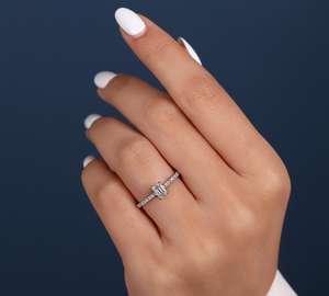 Anillo de Compromiso con Diamante Cultivado en Laboratorio, Corte Esmeralda de 0.90CT, VVS2, Certificado IGI, Oro Blanco, Joyería Personalizada al por Mayor - Product Image 6