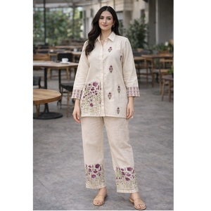 Ensemble coordonné marron de haute qualité pour femmes, manches courtes, disponible à bas prix pour les occasions habillées et les soirées. - Product Image 1