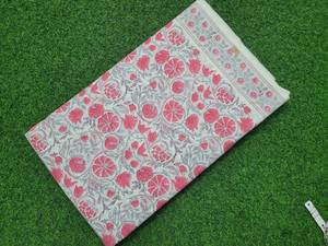 Tissu en coton respirant imprimé Mugal Butta, fait main en Inde, pour la confection de robes pour filles et femmes, idéal comme cadeau de couture. - Product Image 2