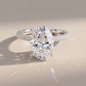 Bague de luxe en moissanite taille ovale plaquée or et argent pour femme avec bande pavée, bijoux de mariage et de fiançailles - Product Image 1