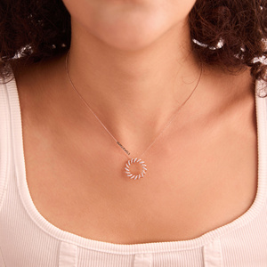 Colgante de Lujo Minimalista con Círculos Entrelazados y Diamantes Cultivados en Laboratorio, Corte Brillante, Oro 10K 14K 18K, Plata 925 935, Rodio - Product Image 2