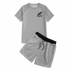 Ensemble t-shirt et short de sport pour homme, gris, séchage rapide, coupe classique, avec logo imprimé sur le devant - Product Image 1