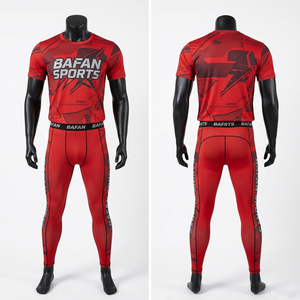 Ensemble t-shirt et legging homme en polyester et élasthanne premium 180 GSM, rouge, avec empiècements graphiques, tissu extensible respirant, 2 pièces - Product Image 1