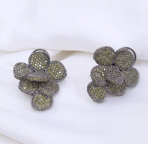 Pendientes de Lujo de Alta Calidad Chapados en Oro con Moissanita, de Moda, para Fiesta de Noche, Colección de Moda para Mujer - Product Image 5