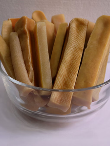 กล่องขนมขบเคี้ยวสำหรับสุนัข ทำจากชีสจากนมจามรี ออร์แกนิค 100% ปราศจาก GMO โปรตีนสูง รสชาติอร่อย ทานได้นาน ปราศจากธัญพืช ดีต่อสุขภาพ เหมาะสำหรับสุนัขสูงวัยและลูกสุนัข - Product Image 3