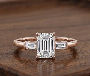 Anillo de Compromiso con Corte Esmeralda Color E VS1, Oro Rosa de 18K, Certificado IGI, Diamante Cultivado en Laboratorio de 3.14CT, Regalo de Aniversario para Ella - Product Image 2
