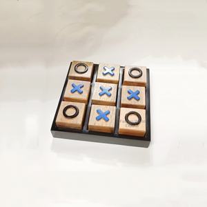Jeu de Tic Tac Toe en bois fait main avec des pions X bleus et O noirs, jeu de société moderne pour la décoration de la maison et du bureau - Product Image 3