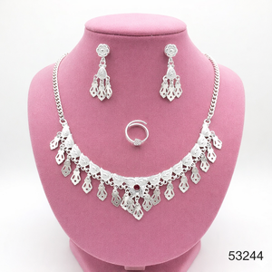 MOLL JEWELLERS Collier tendance et élégant pour femme en laiton massif plaqué or/rhodium/argent avec zircon naturel, motif feuille, 16 pouces - Product Image 3