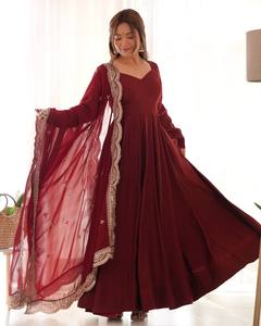 Conjunto de Kurta Anarkali de Seda Chanderi Romana Pura Color Granate con Dupatta Bordada, Largo hasta el Suelo, de Secado Rápido, para Mujer, Estilo Indio - Product Image 3