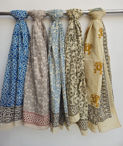 Fournisseur en gros de paréos et sarongs en coton imprimé à la main, foulards de plage, vêtements de vacances, couvre-maillots de bain et foulards pour femmes - Product Image 2