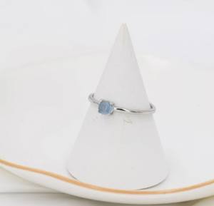 แหวนพลอยอะความารีนแท้ในตัวเรือนเงินแท้ แหวนพลอยอะความารีนธรรมชาติ แหวนประจำเดือนมีนาคม - Product Image 3