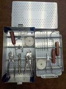 Ensemble d'instruments orthopédiques SureMed Instruments, kit chirurgical pour la chirurgie osseuse, instruments chirurgicaux réutilisables en acier inoxydable, instruments chirurgicaux pour traumatismes, CE - Product Image 1