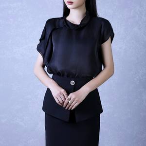 Blusa Elegante de Organza Suave para Mujer KA12 con Capa Superpuesta, Manga Abullonada Completa, Cuello Redondo y Delicado Escote con Diseño de Enredadera - Product Image 1