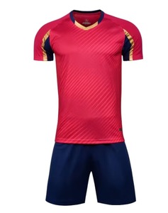 Conjunto de Camiseta de Fútbol Roja para Hombre con Pantalones Cortos Azul Marino, Cuello en V, Manga Corta, Poliéster que Absorbe la Humedad, Ajuste Atlético para Todas las Temporadas - Product Image 1