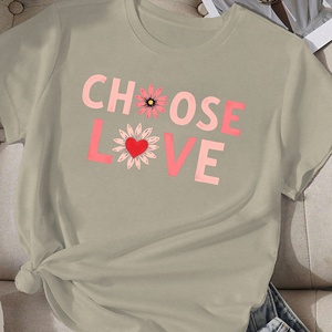 Positivity Camiseta cómoda para mujer Estilo casual Impreso Mensaje 'Choose Love' Hecho de poliéster de punto - Product Image 4