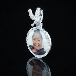 Colliers Pendentifs Photo Personnalisés Hip Hop Iced Out en Moissanite Diamant, Médaillon Rond Grand Cercle - Product Image 4