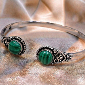 Bracelet manchette ajustable unisexe en laiton plaqué argent et or avec double pierre Aura Hydro Malachite, idéal pour cadeau, vente en gros - Product Image 4