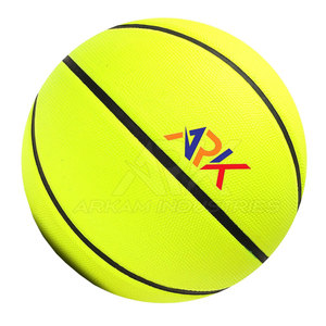 Ballon de basketball de style professionnel avec une prise confortable et un poids équilibré pour l'entraînement et les matchs - Product Image 3